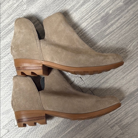 Sorel Shoes - Sorel Tan Suede Booties Size 8